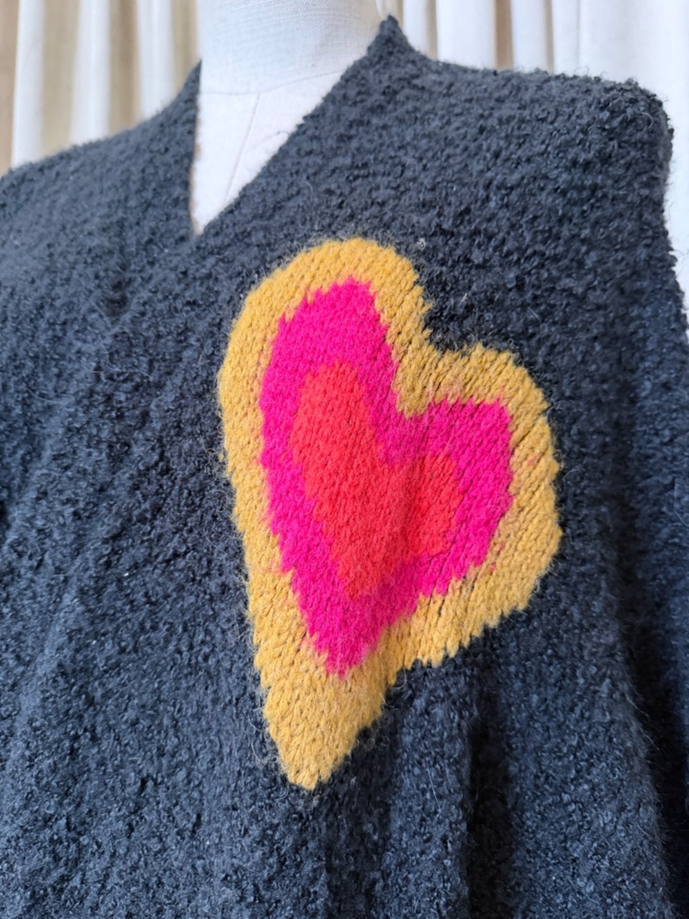 NATURAL LIFE Black L/XL oversized  Sweater Pink, Gold & Teal Heart Floral Motif - Picture 4 of 10